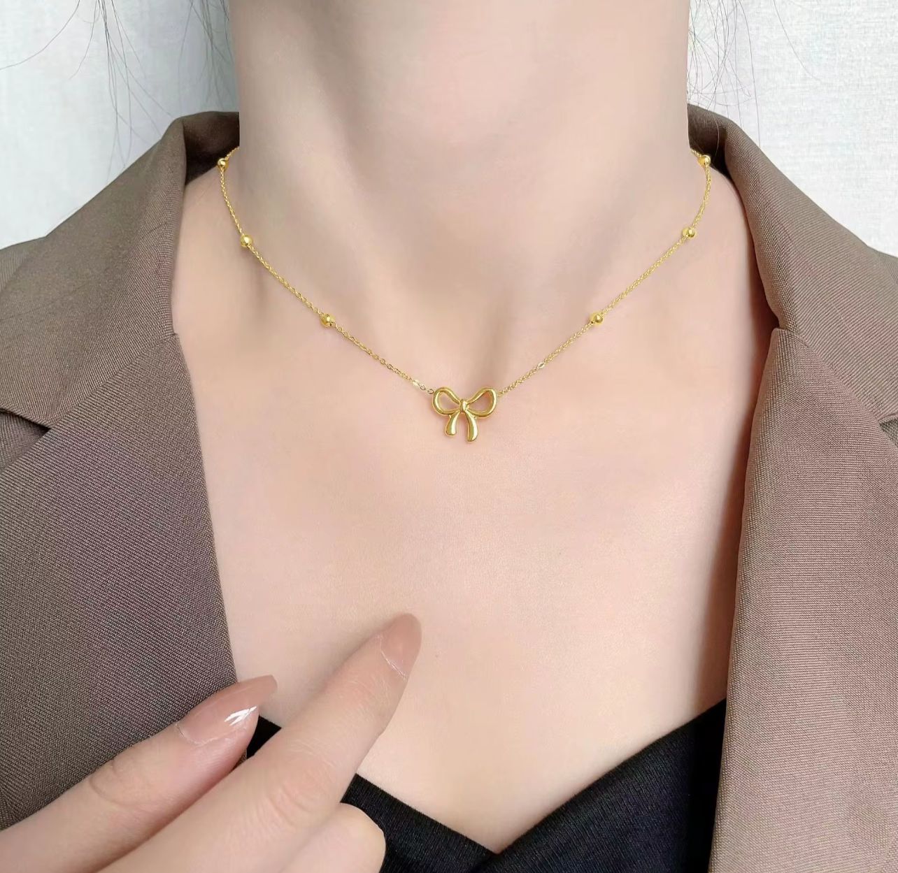 Bow Necklace