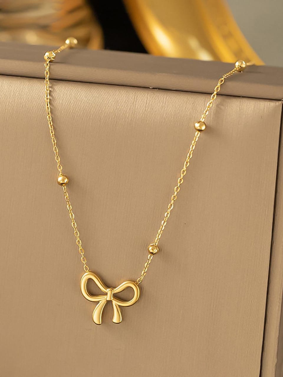 Bow Necklace