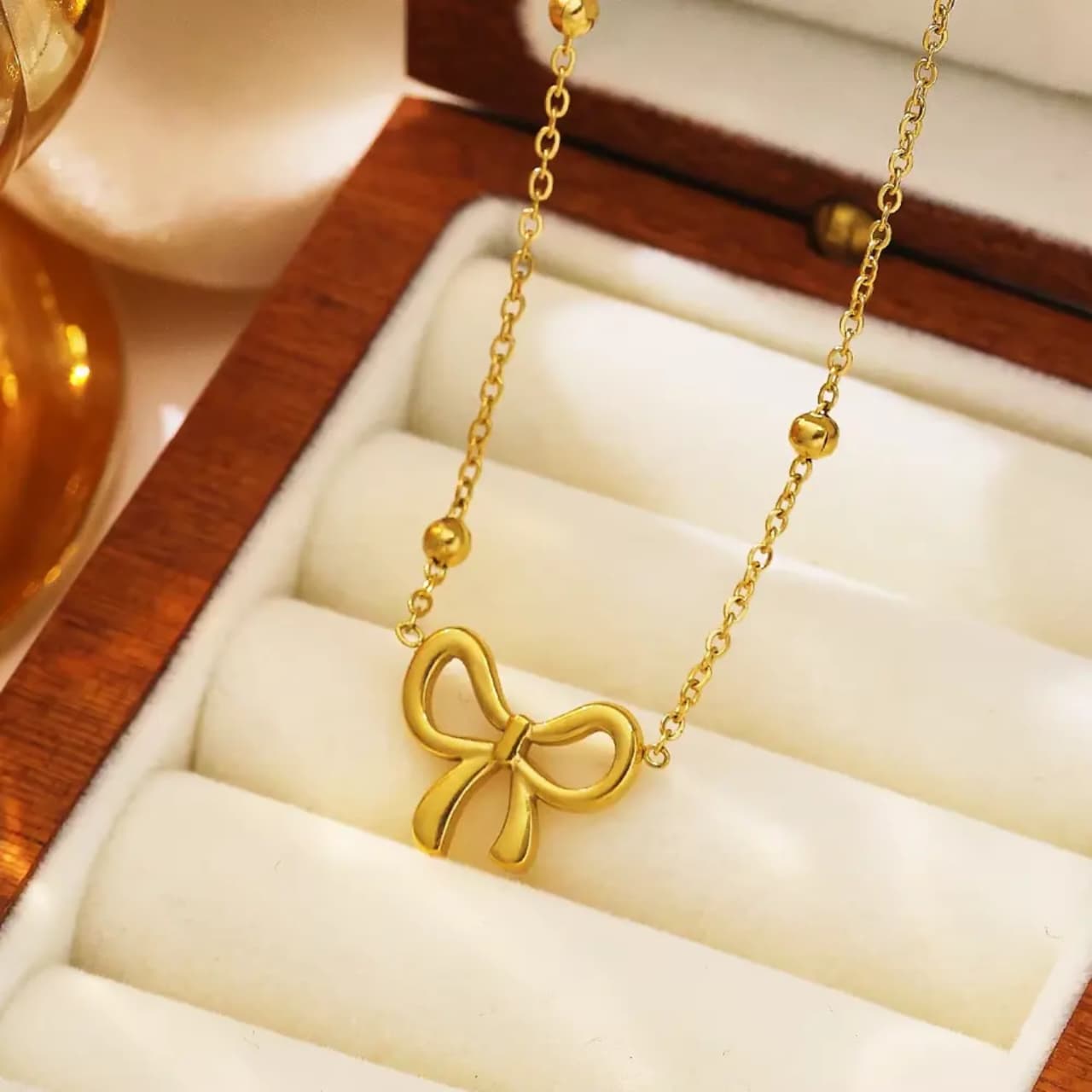 Bow Necklace