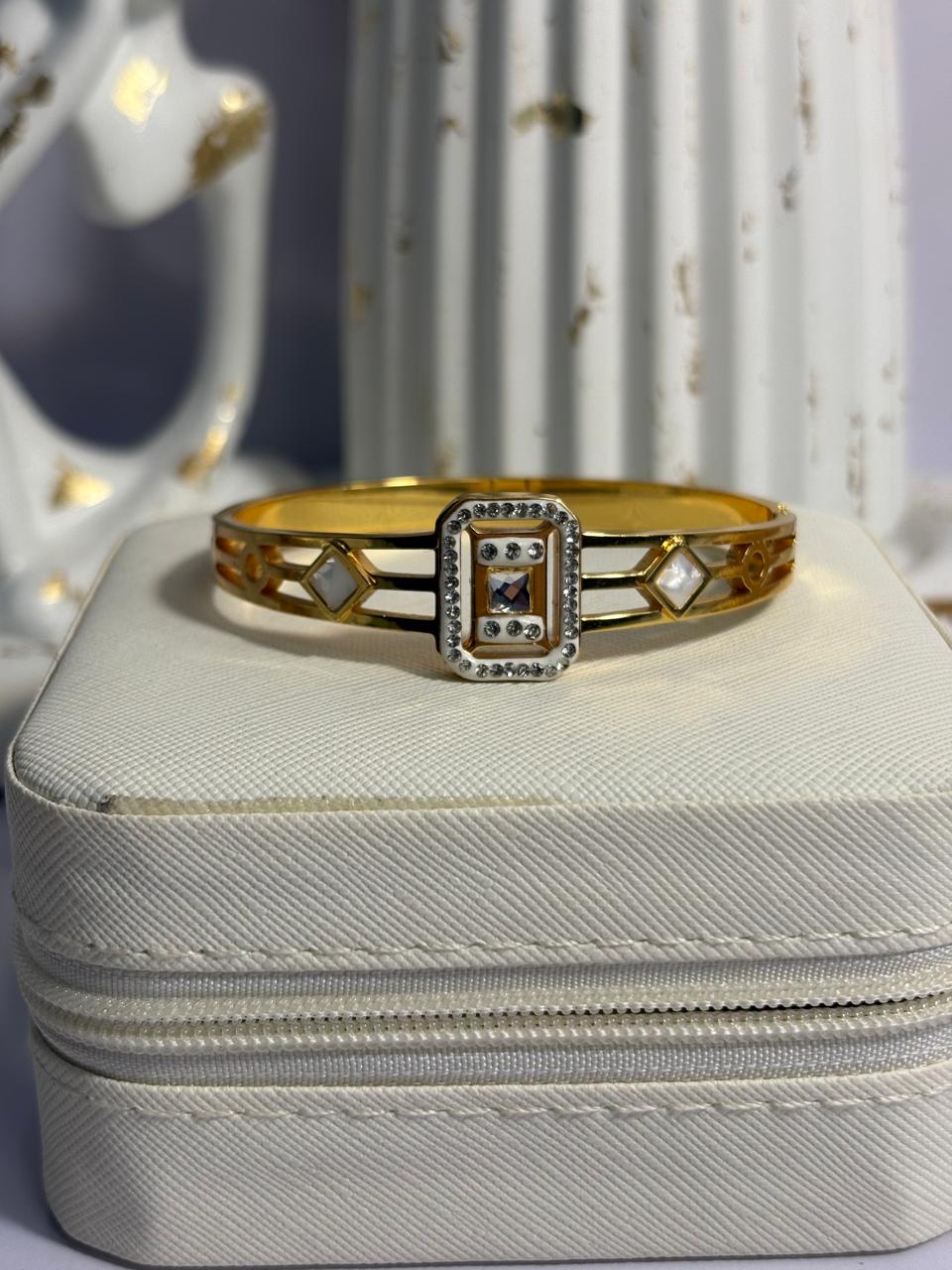 Diamond Hand Cuff