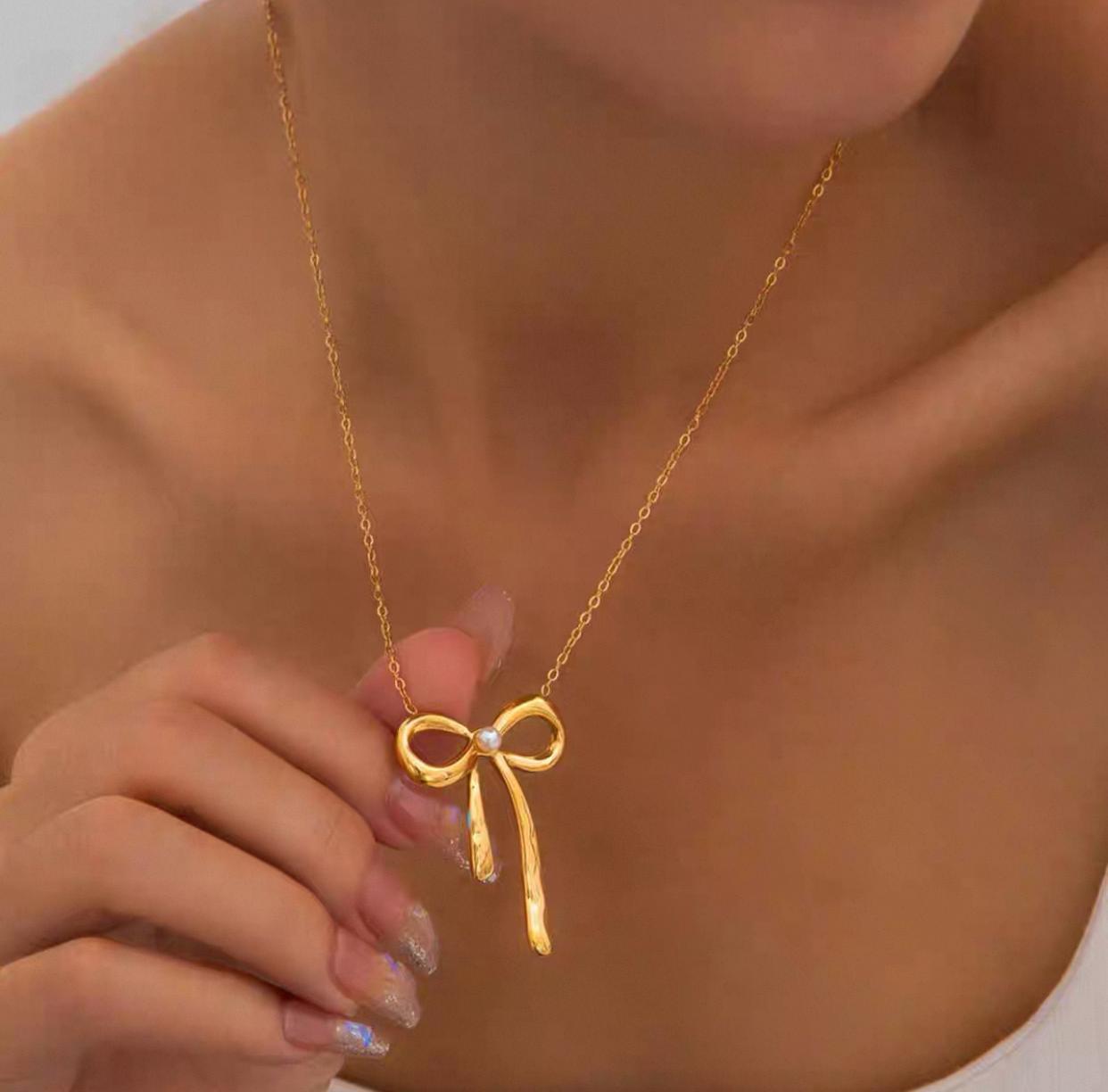Big Bow Necklace