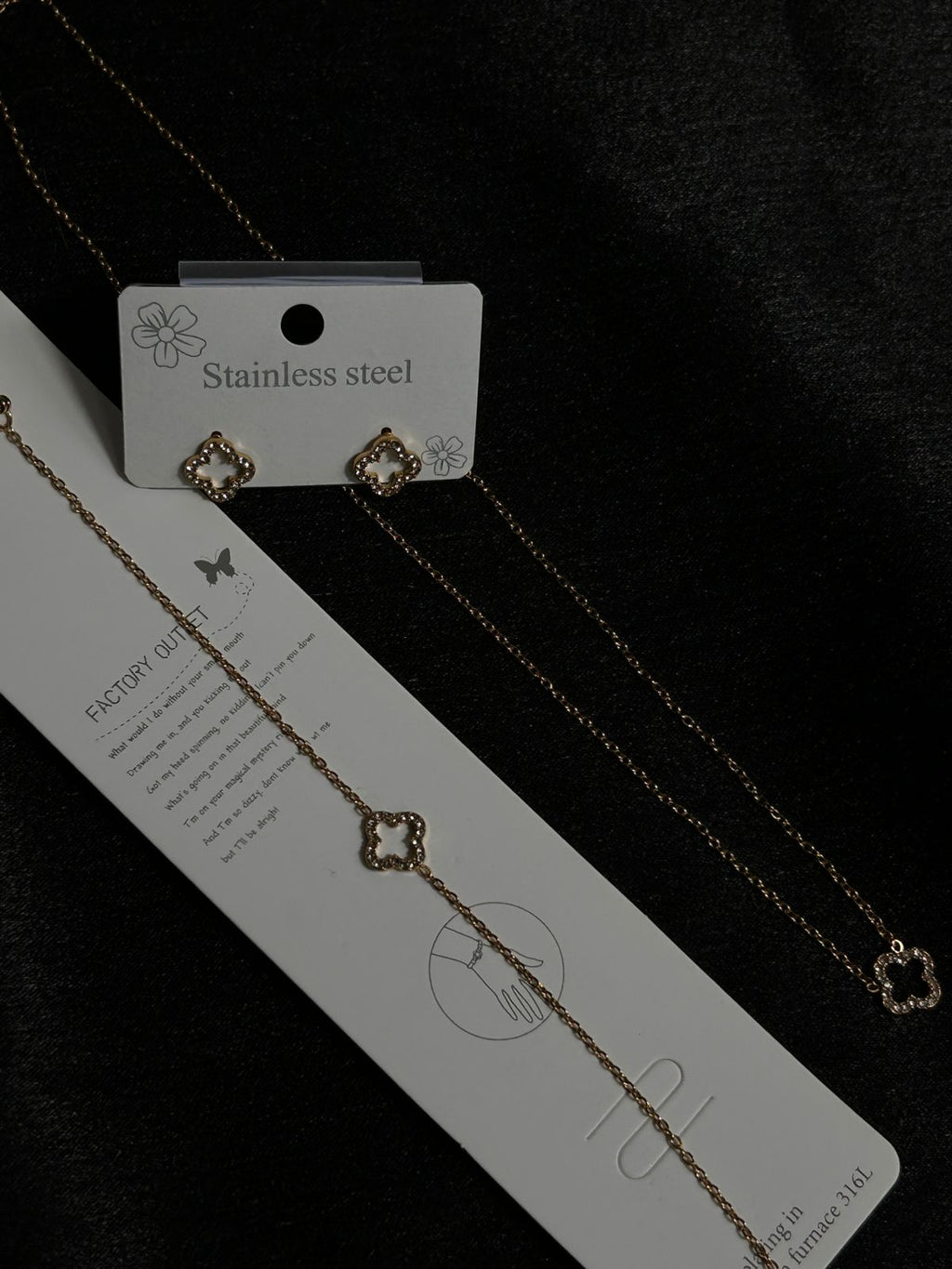 Hollow Clover Studded Set