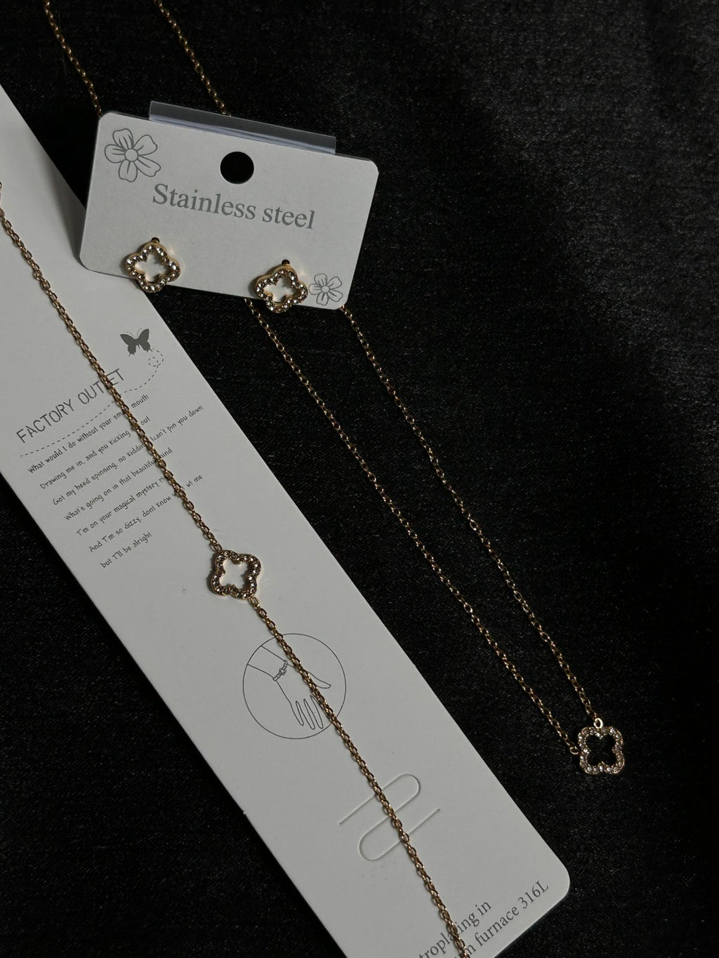 Hollow Clover Studded Set