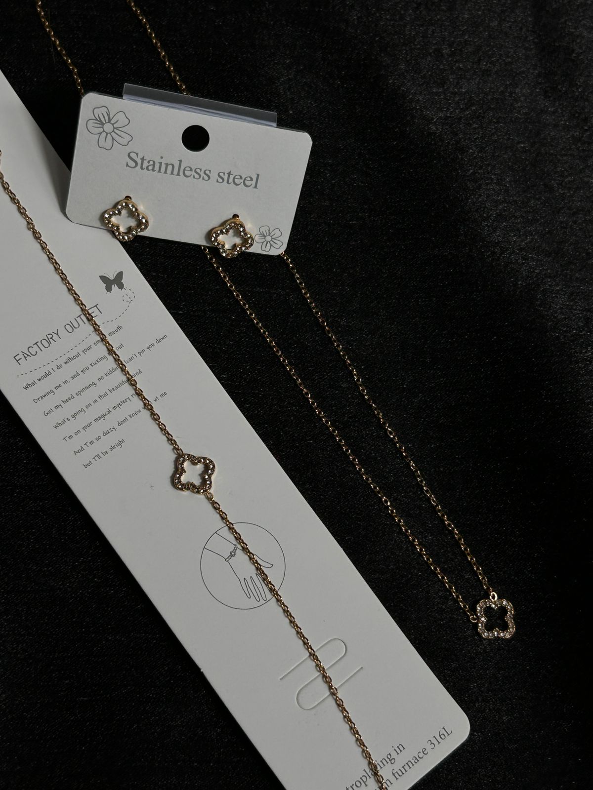 Hollow Clover Studded Set