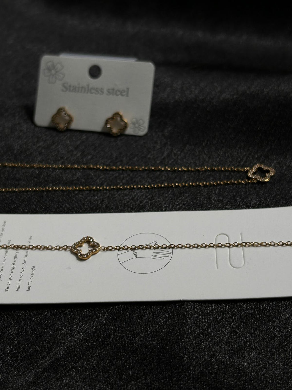 Hollow Clover Studded Set