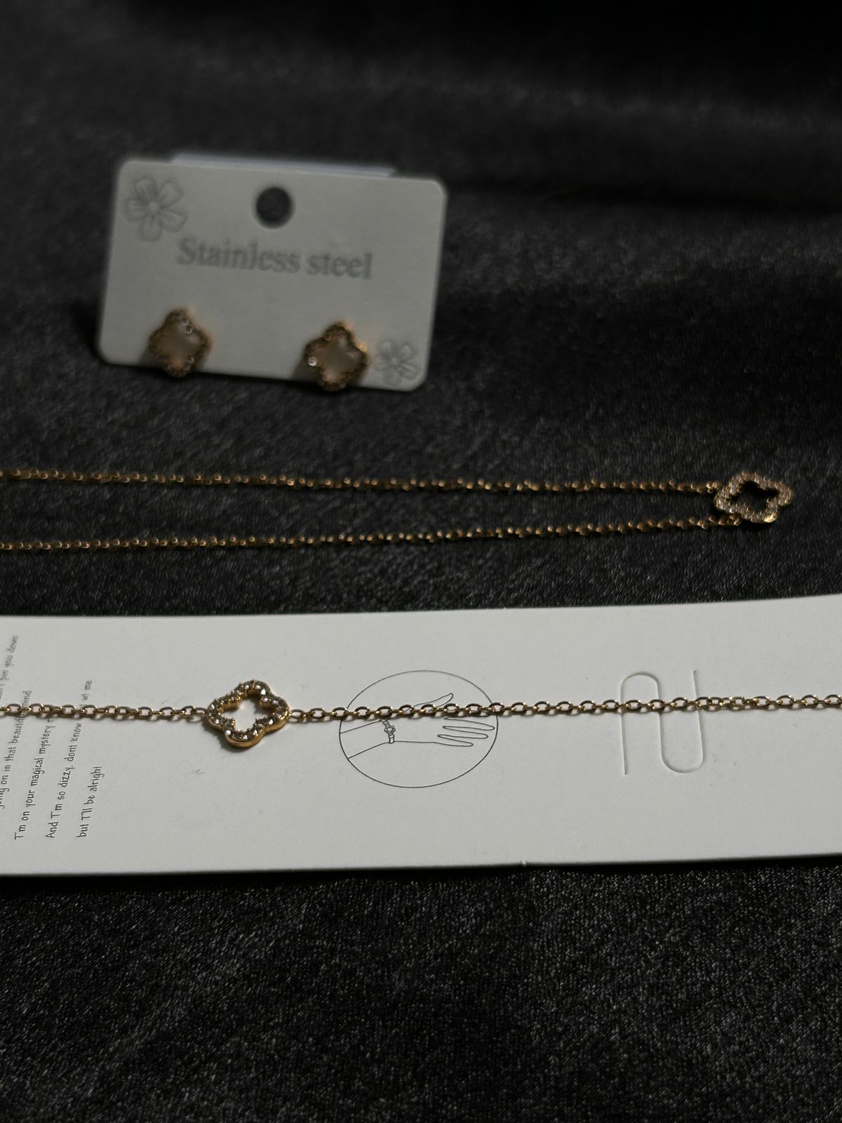 Hollow Clover Studded Set