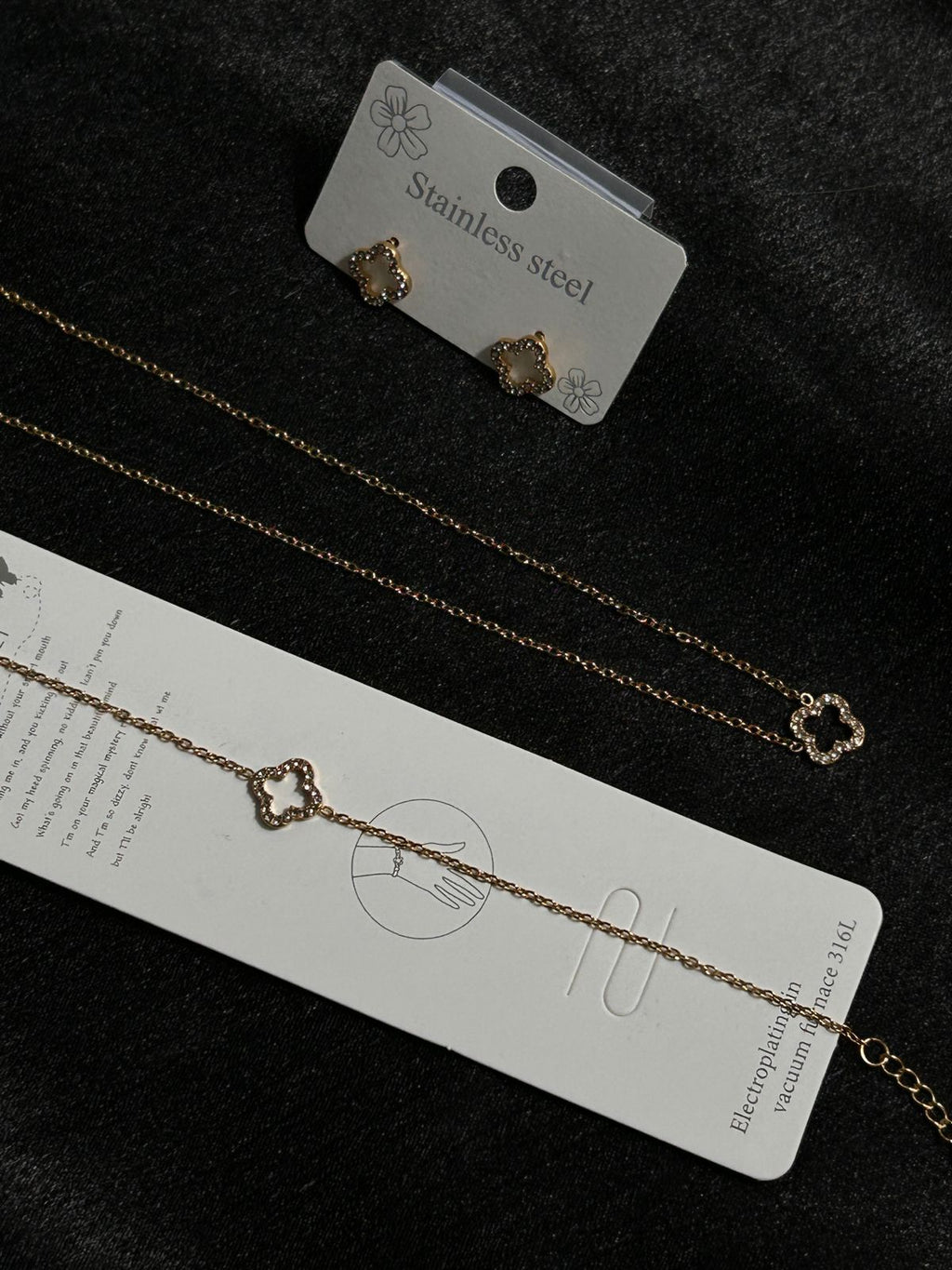 Hollow Clover Studded Set