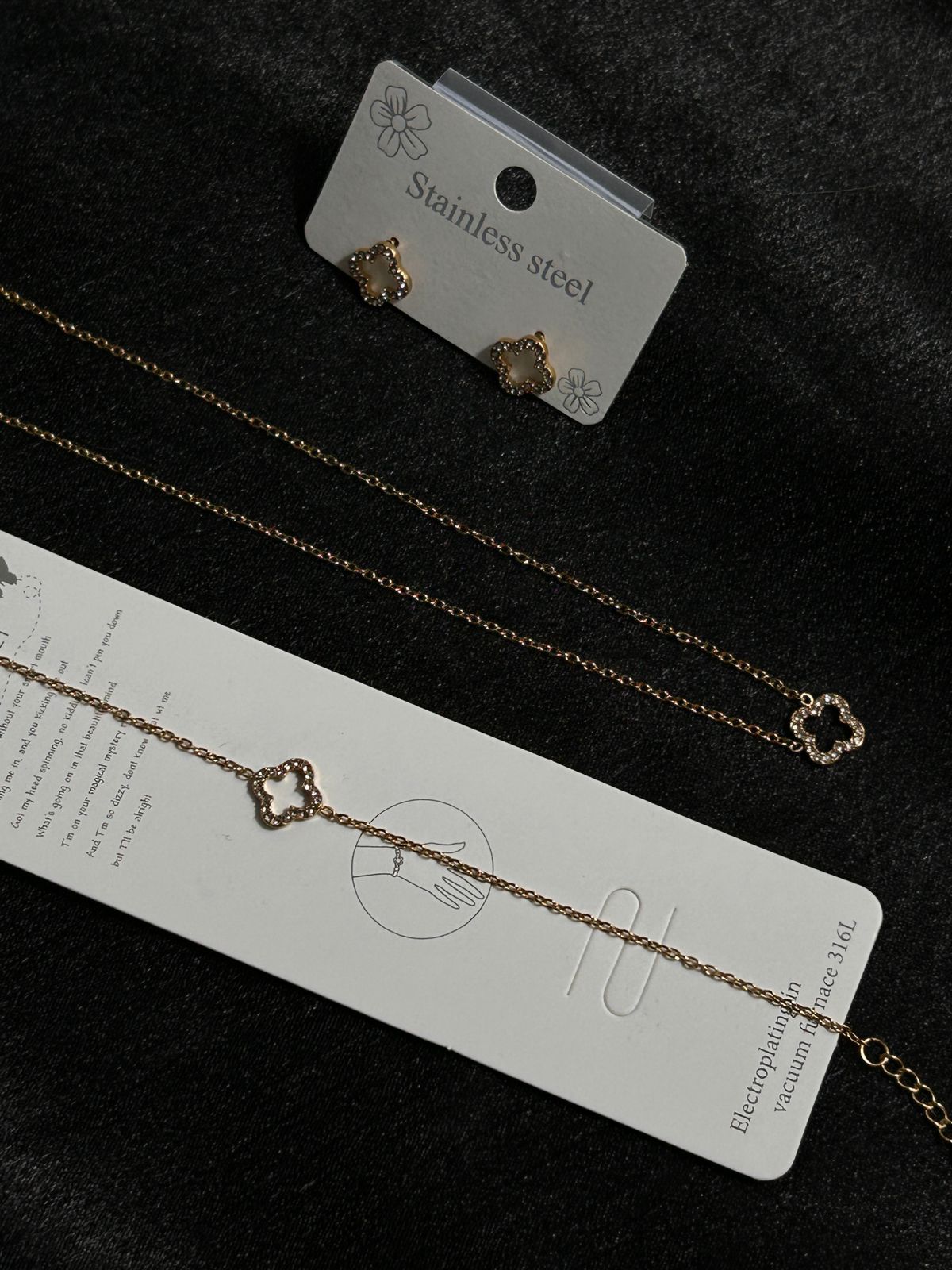Hollow Clover Studded Set