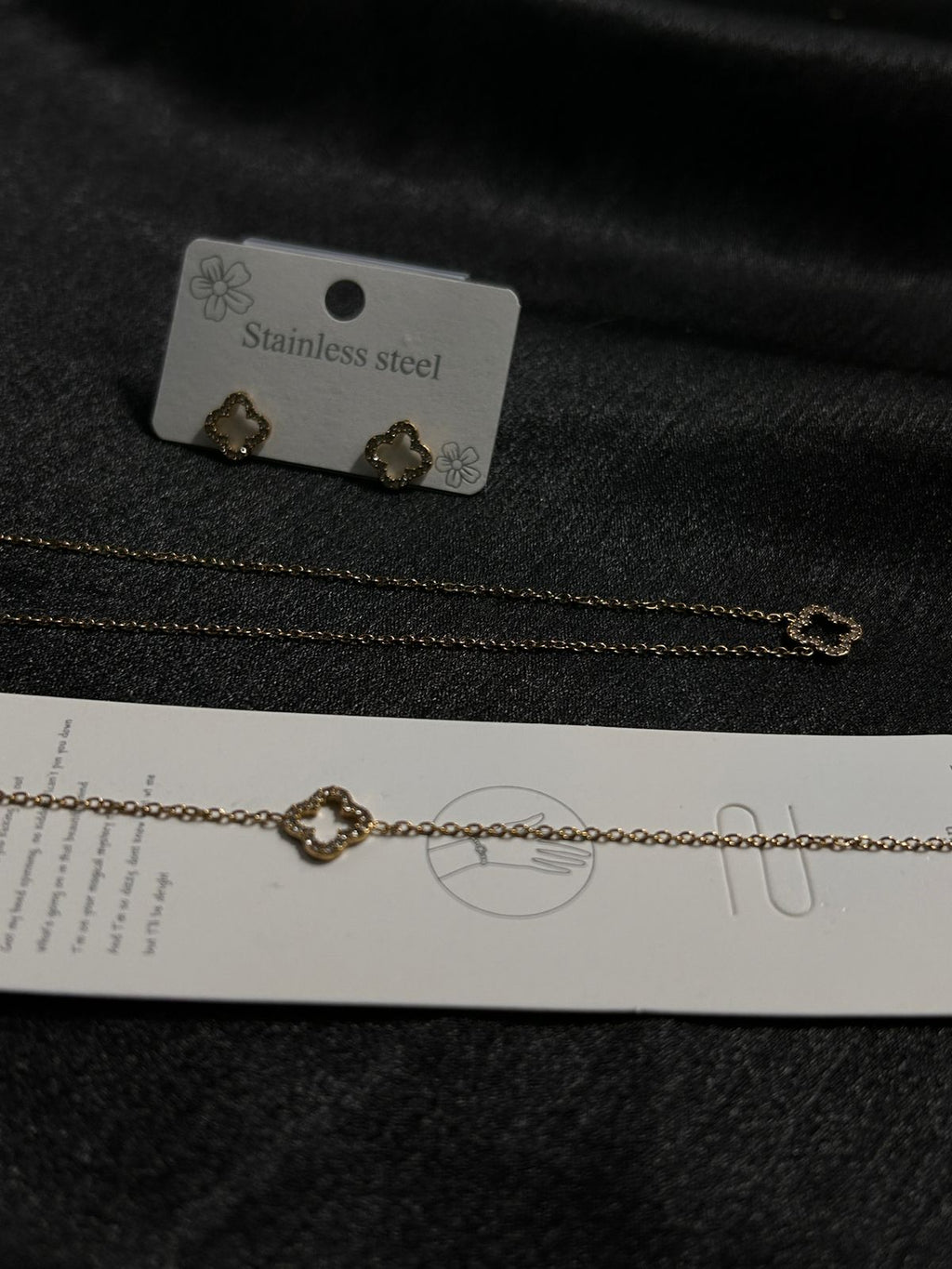 Hollow Clover Studded Set