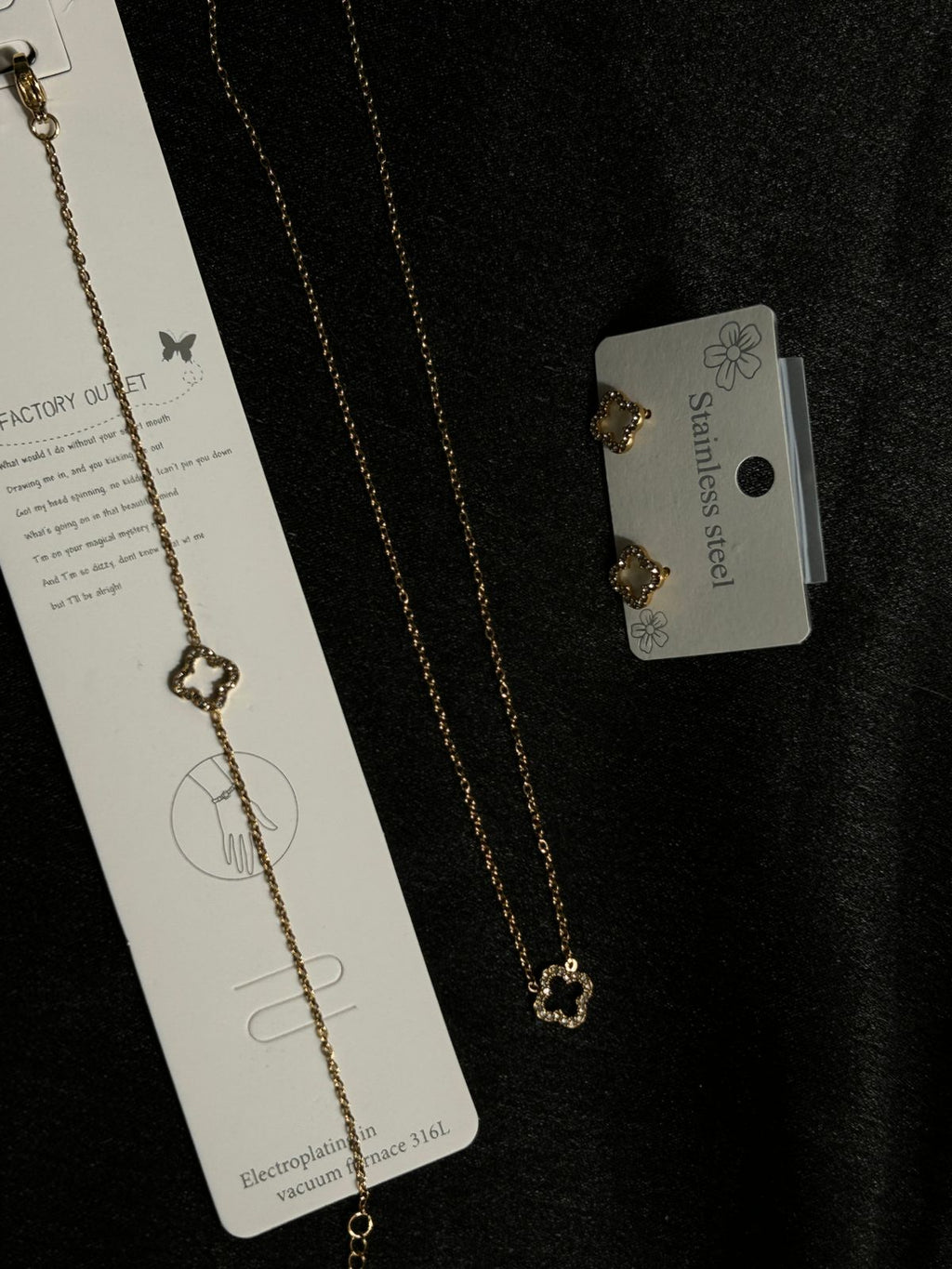 Hollow Clover Studded Set
