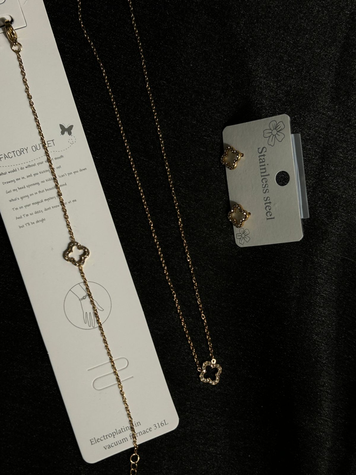 Hollow Clover Studded Set