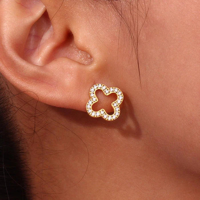 Hollow Clover Studded Set