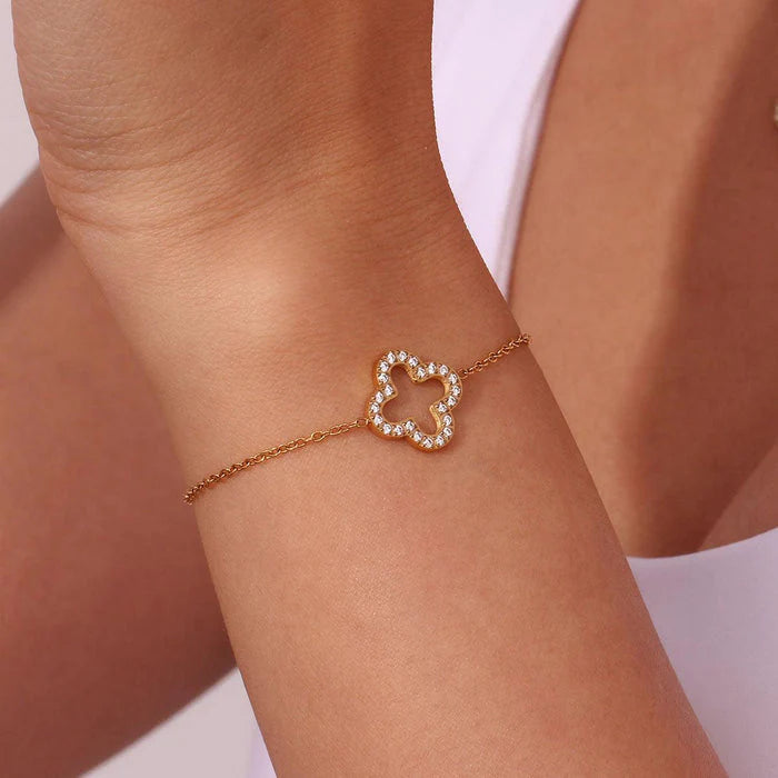 Hollow Clover Studded Set